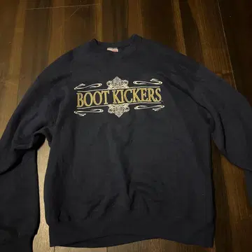 BOOT KICKERS 네이비 맨투맨