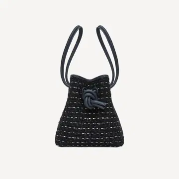 BASIC 2023 Holiday Tweed 컬렉션