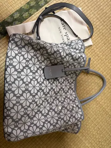 [ 새상품급 ] 케이트 스페이드 스페이드 플라워 자카드 토트백 2way