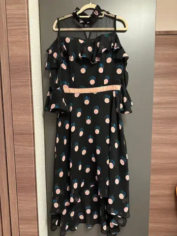 오프숄더 프릴 도트 원피스