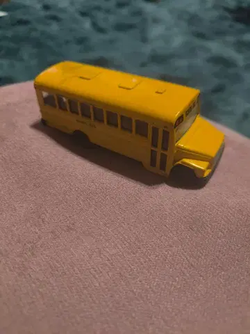 옐로우 컬러 스쿨버스 미니카 약 10cm 레어