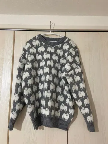 양 니트 스웨터