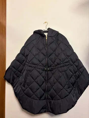 후드 부착 블랙 다운 자켓 판초 스타일