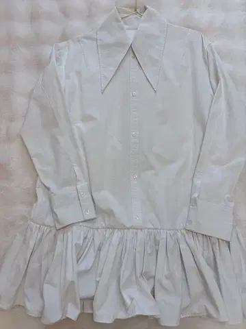 bibiy. 화이트 프릴 긴팔 원피스