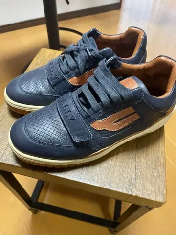 BALLY 네이비/브라운 스니커즈