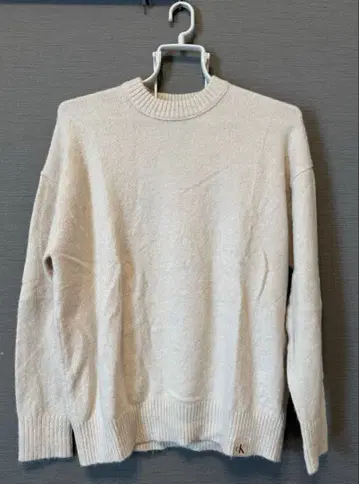 미사용 캘빈클라인 라이트 베이지 스웨터