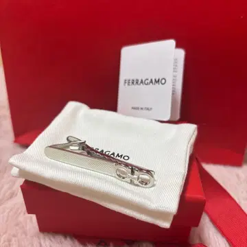 FERRAGAMO 실버 넥타이핀