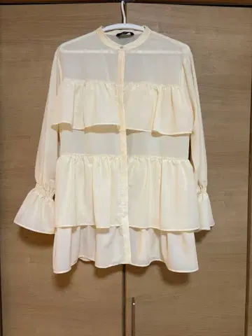 Lugnoncure 프릴 긴팔 셔츠