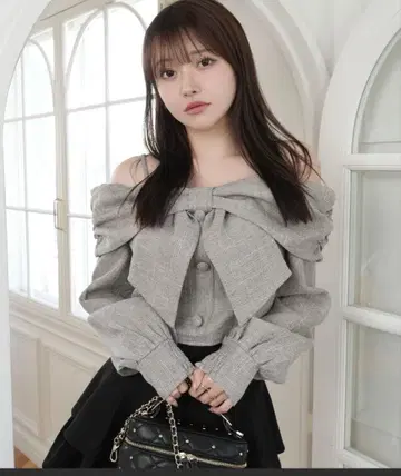 립 서비스 리본 오프숄더 롱 슬리브 상의 rienda 스나이델