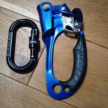Petzl 어센더 카라비너 포함
