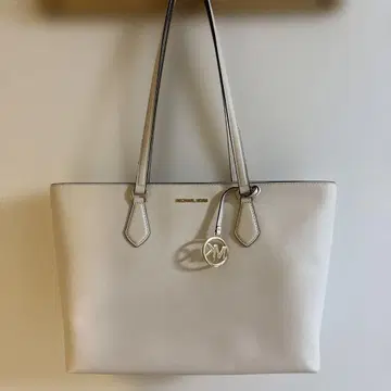 MICHAEL KORS SHEILA 미드 지퍼 라지 토트 화이트