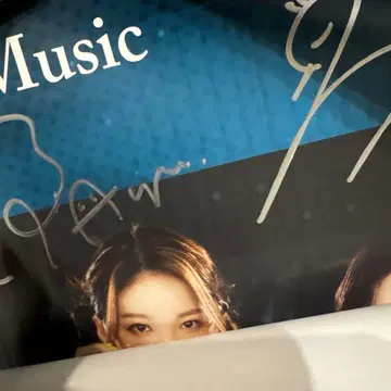 Niziu 전원 친필 사인 포스터 CLAP CLAP 초레어