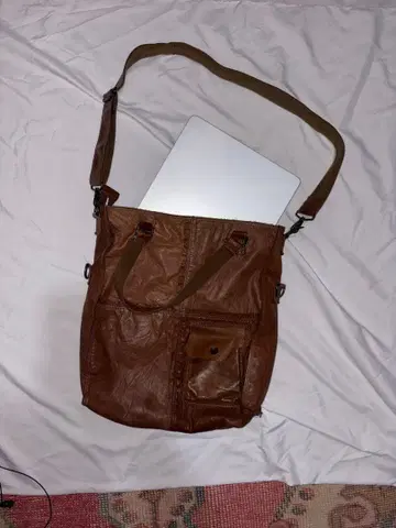 브라운 가죽 숄더백