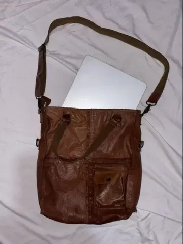 브라운 가죽 숄더백