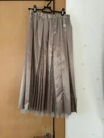 베이지 튤 리버서블 플리츠 스커트