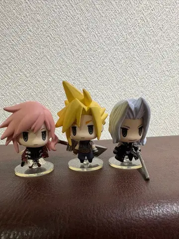 클라우드 세피로스 라이트닝 피규어 세트