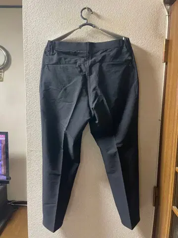 미사용 새상품 new balance MET24 슬림 테이퍼트 팬츠 블랙