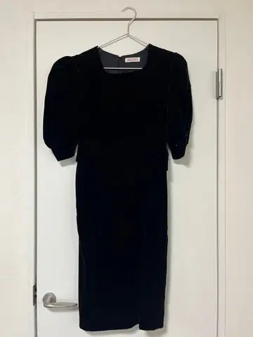 YUKI TORII 도트 무늬 벨벳 원피스