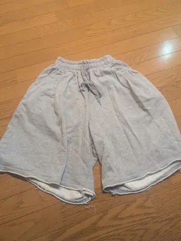 그레이 맨투맨 숏팬츠