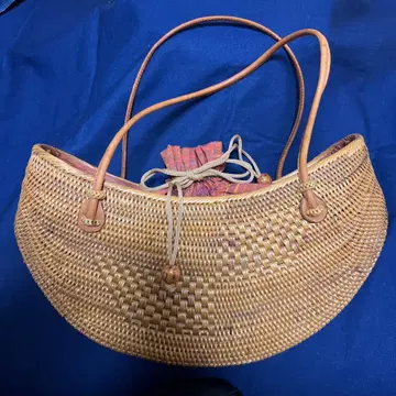 천연 소재 반달형 바스켓백 유카타