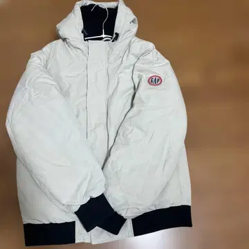 GAP 보아 후드 부착 다운 자켓 화이트