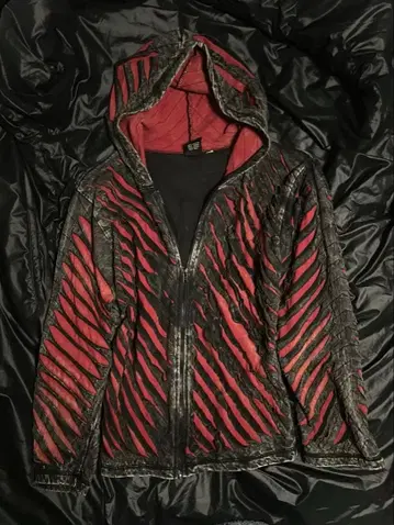 [ 당일 발송 ] SHOP THERAPY 베놈 상처 후드티