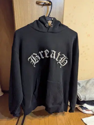 Breath 자수 후드티