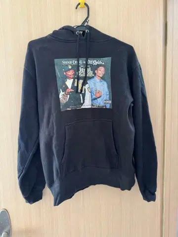 블랙 프린트 후드티