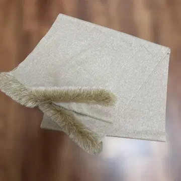 퍼 포함 베이지 숄 머플러