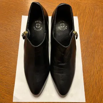 블랙 가죽 앵클부츠