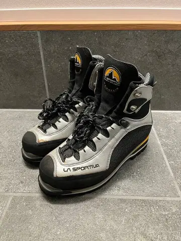 LA SPORTIVA 등산화 실버 블랙