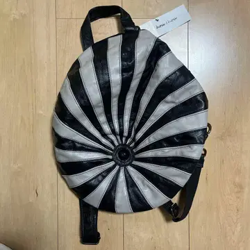 천연 가죽 100% 블랙과 화이트 스트라이프 백팩