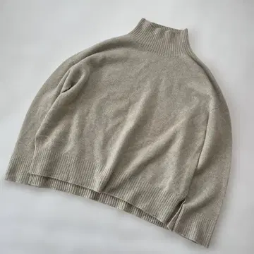 새상품급 UNTITLED 캐시미어 믹스 니트 스웨터 하이넥