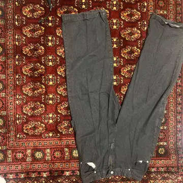 블랙 스트레이트 팬츠 지퍼 포함