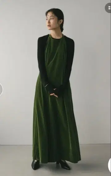 스타일믹서 벨벳 홀터넥 원피스