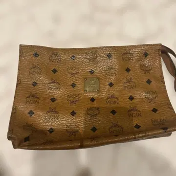 MCM 세컨드 백 클러치백 골드 금장 장식