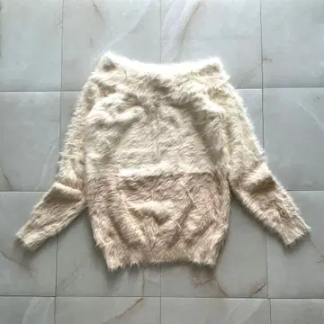 푹신푹신 기모 퍼 니트 아이보리 크롭 페미닌 내추럴 모리걸