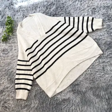 Bou Jeloud [ L ] 인기 스트라이프 V넥 니트 긴팔 스웨터