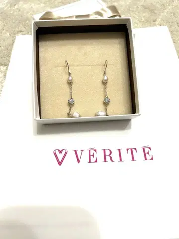 VERITE 펄 크리스탈 귀걸이