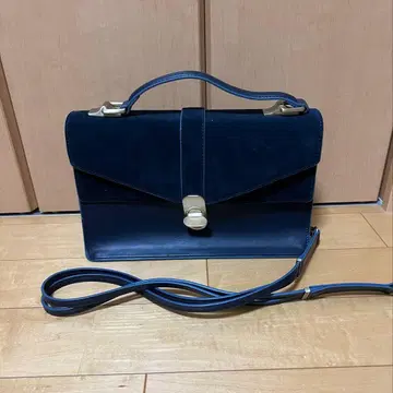 [ 새상품급 ] ZARA 레터 플랩 숄더백