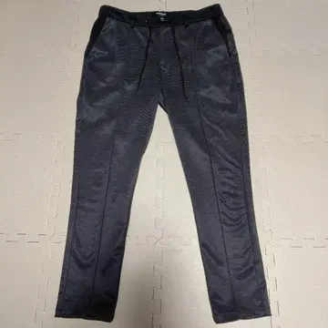 1PIU1UGUALE3 RERAX 센터 플리츠 스트레치 슬림 팬츠