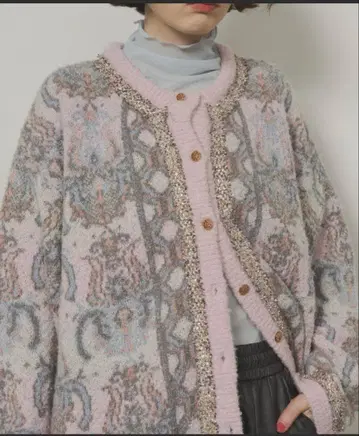 핑크 계열 무늬 가디건