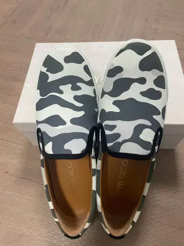 새상품 Jimmy Choo 카모플라쥬 슬립온 40