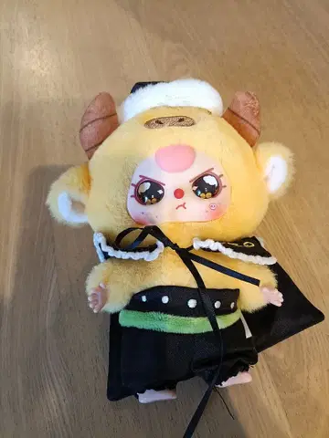 베이비 쓰리 레어 눈