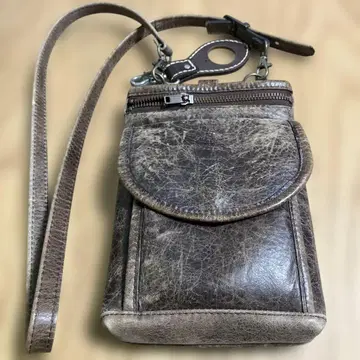 브라운 가죽 바디백