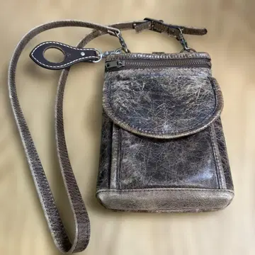 브라운 가죽 바디백