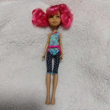 핑크색 머리 인형 스카이블루 상의