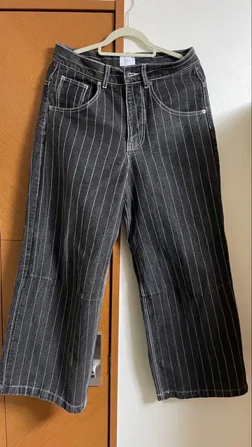 BLESS U 블랙 스트라이프 와이드 팬츠