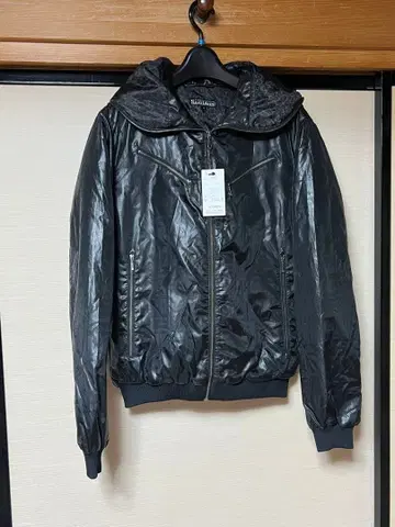 Sorridere 택 포함 미사용 후드 부착 블랙 자켓 M 사이즈