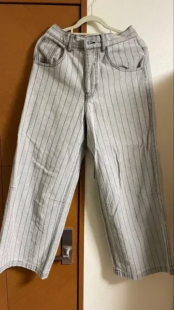 BLESSU 스트라이프 와이드 팬츠 그레이